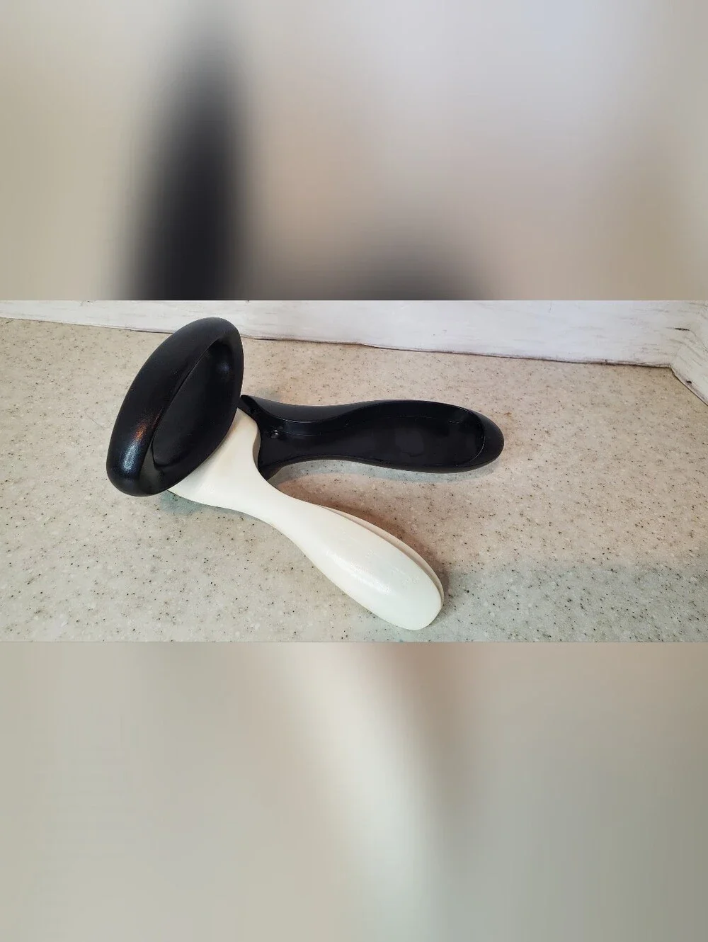 Tupperware 5898A Smooth Edge Manual Can Opener Black White Safety Top Opener